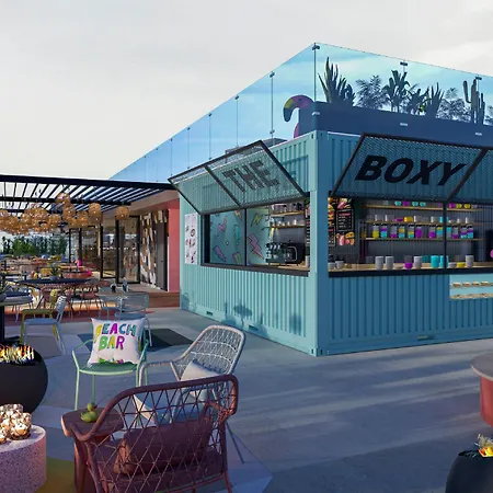 Moxy 4*