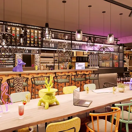 Hotel Moxy 4*