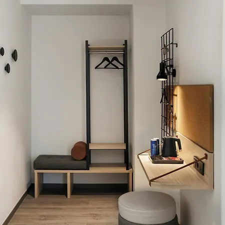 Moxy 4*