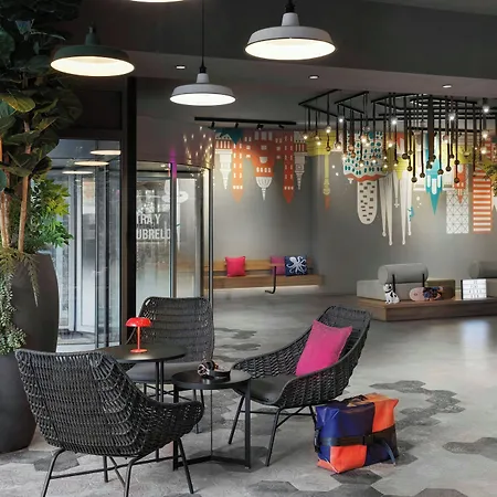Moxy 4*