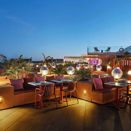 Moxy 4*