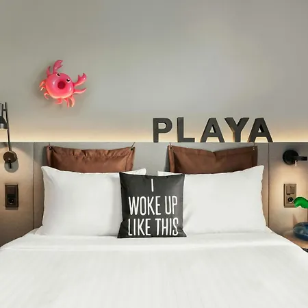 Moxy 4*